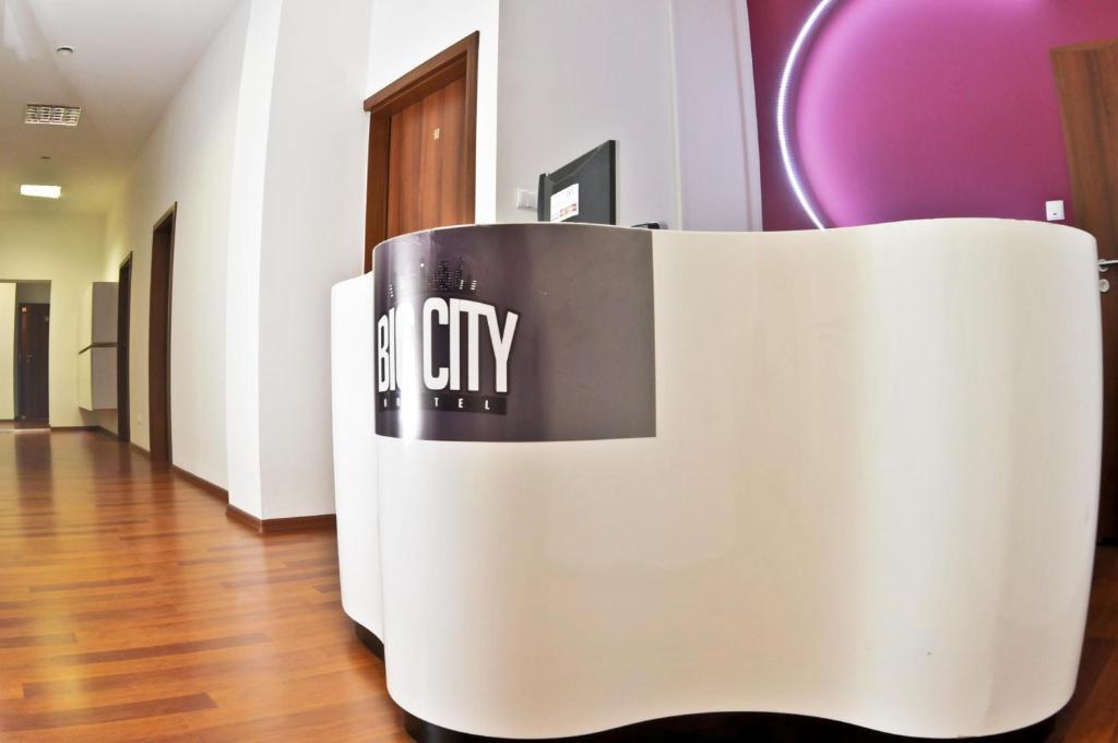 Big City Hostel Breslavia Esterno foto
