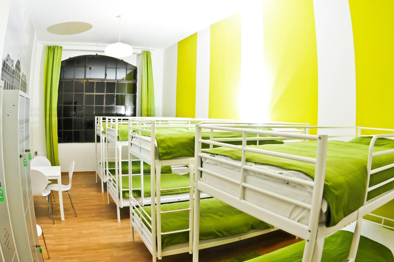 Big City Hostel Breslavia Esterno foto