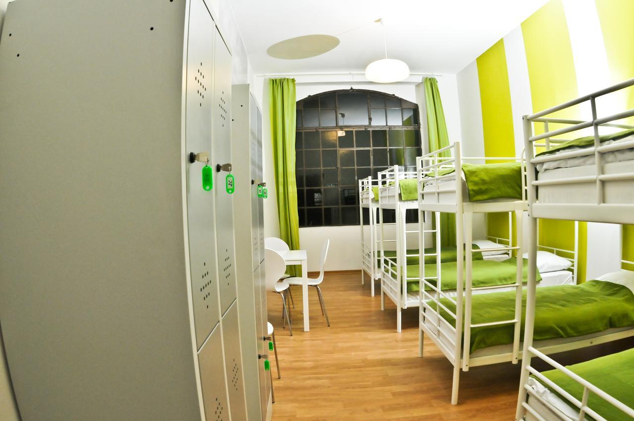 Big City Hostel Breslavia Esterno foto